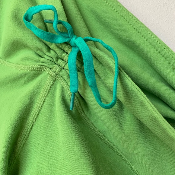 [Lululemon] Green Capri Yoga Pants - Picture 3 of 3